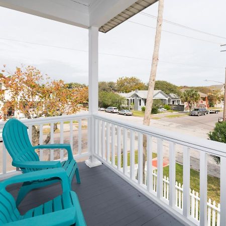 Beautiful Two-Story In Central Galveston, Short Walk To Beach, Near Downtown! | Seas The Breeze Villa Exterior foto