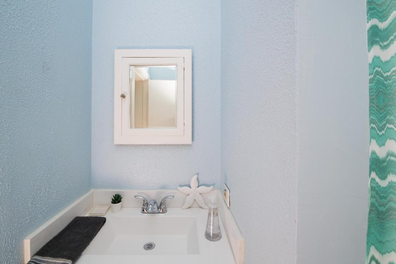 Beautiful Two-Story In Central Galveston, Short Walk To Beach, Near Downtown! | Seas The Breeze Villa Exterior foto
